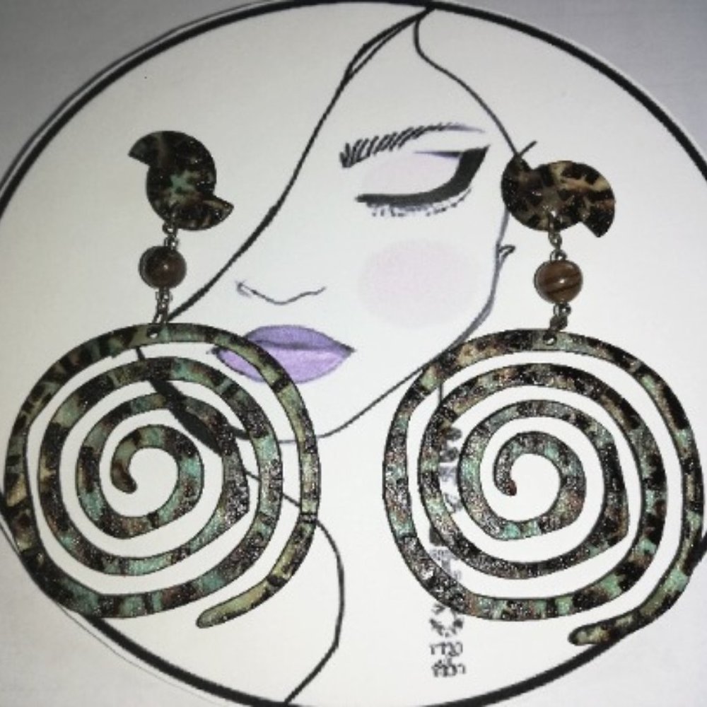 earring , boucle d'oreille spiralis  en bois